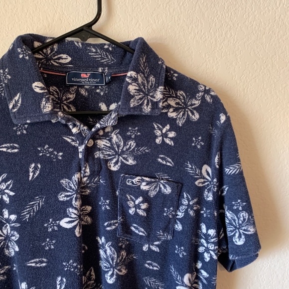 Men’s Vineyard Vines button down - Picture 2 of 3